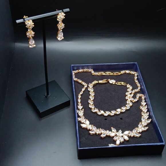 New 3 Piece Jewelry Set, Cubic Zirconia Teardrop Leaf Cluster Y Necklace, Bracel - Picture 1 of 6